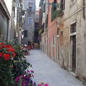 Apartment Ca' San Silvestro 2 Terrazze Nel Cuore Di, Venedig